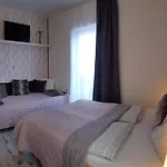 イン La Boutique House